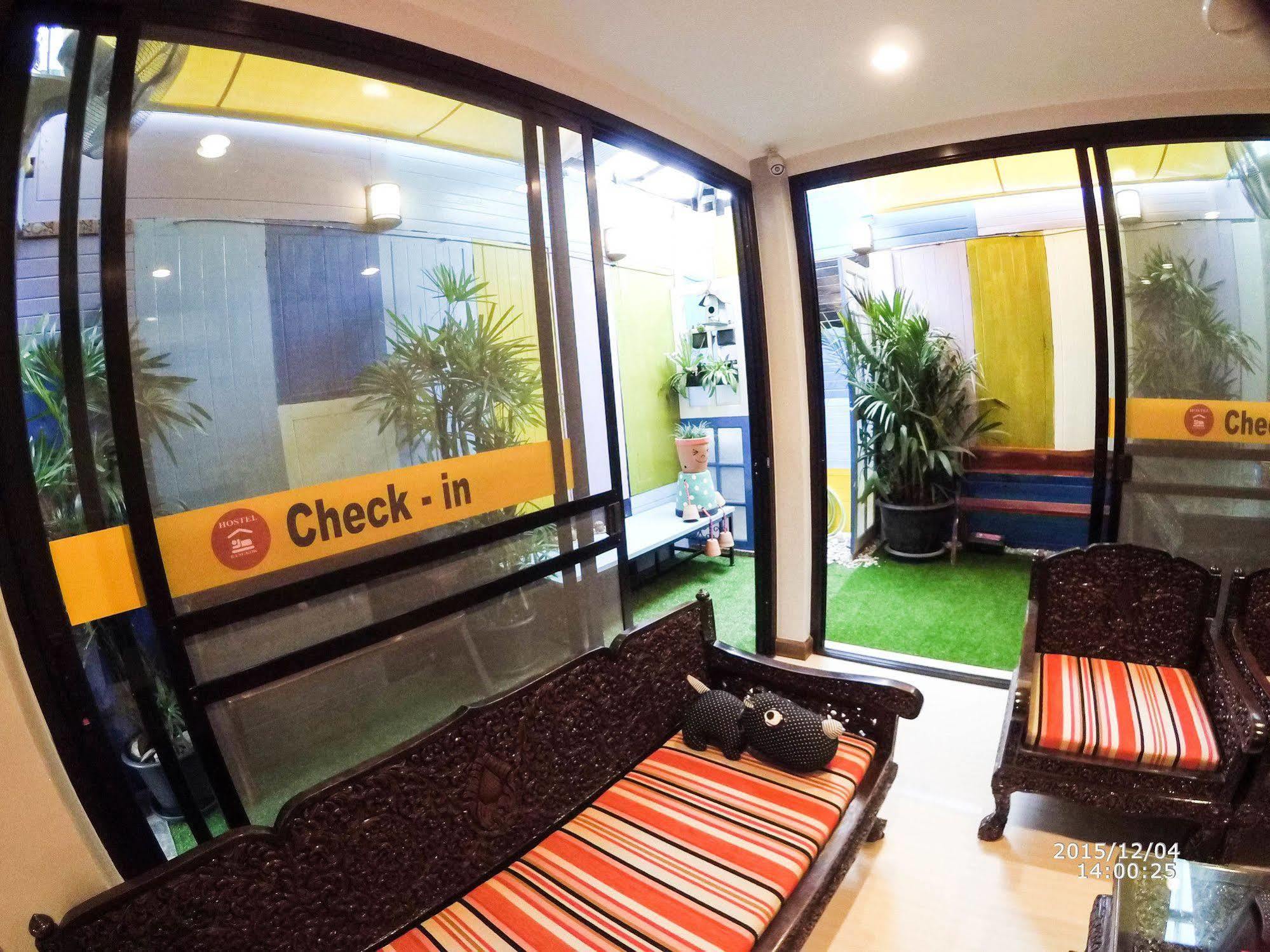 Check-In My Hostel Bangkok Dış mekan fotoğraf